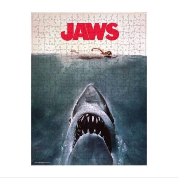 Jaws Movie Blockbuster 500pc Puzzle In Plastic VHS Case - Picture 2 of 5